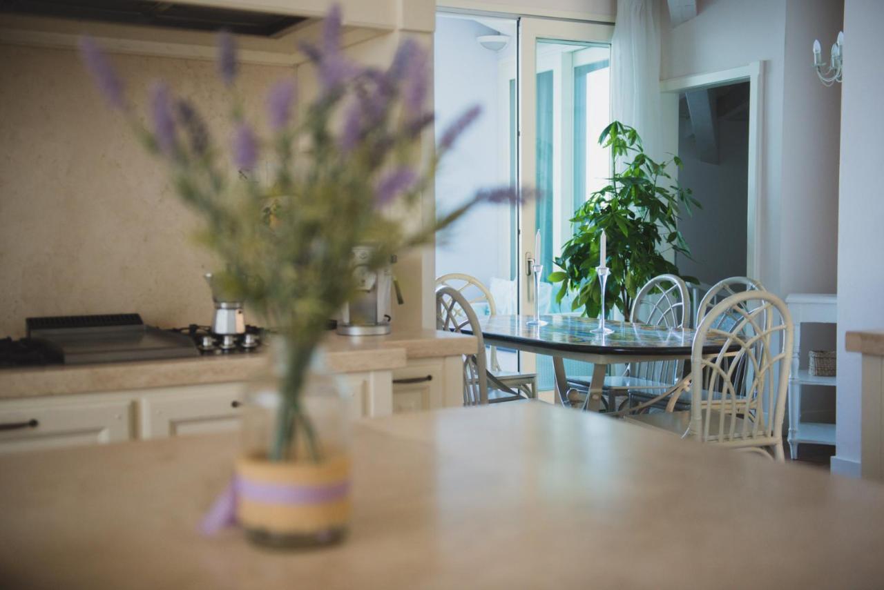 Villa Lilla Sulla Spiaggia Di San Vincenzo Luxury מראה חיצוני תמונה