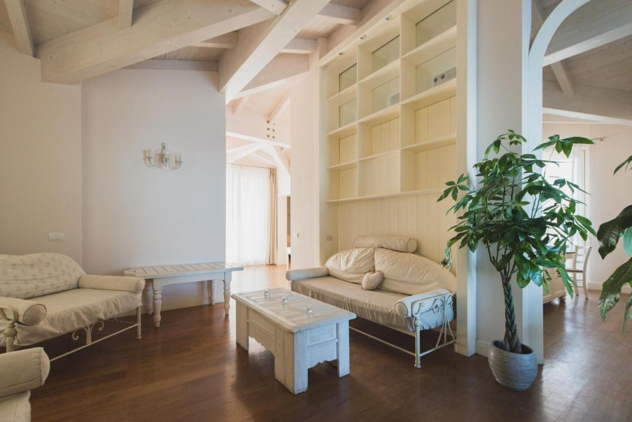 Villa Lilla Sulla Spiaggia Di San Vincenzo Luxury מראה חיצוני תמונה