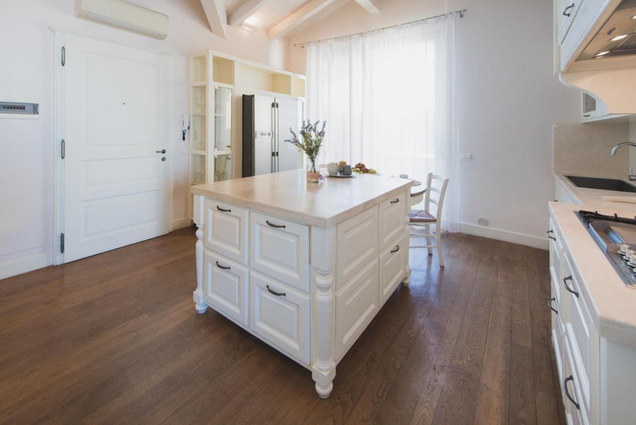 Villa Lilla Sulla Spiaggia Di San Vincenzo Luxury מראה חיצוני תמונה