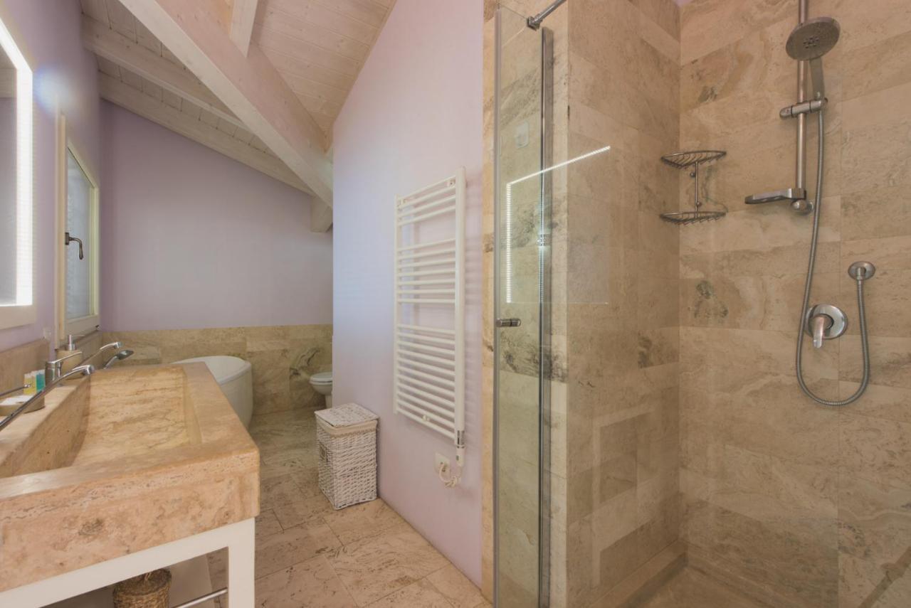 Villa Lilla Sulla Spiaggia Di San Vincenzo Luxury מראה חיצוני תמונה