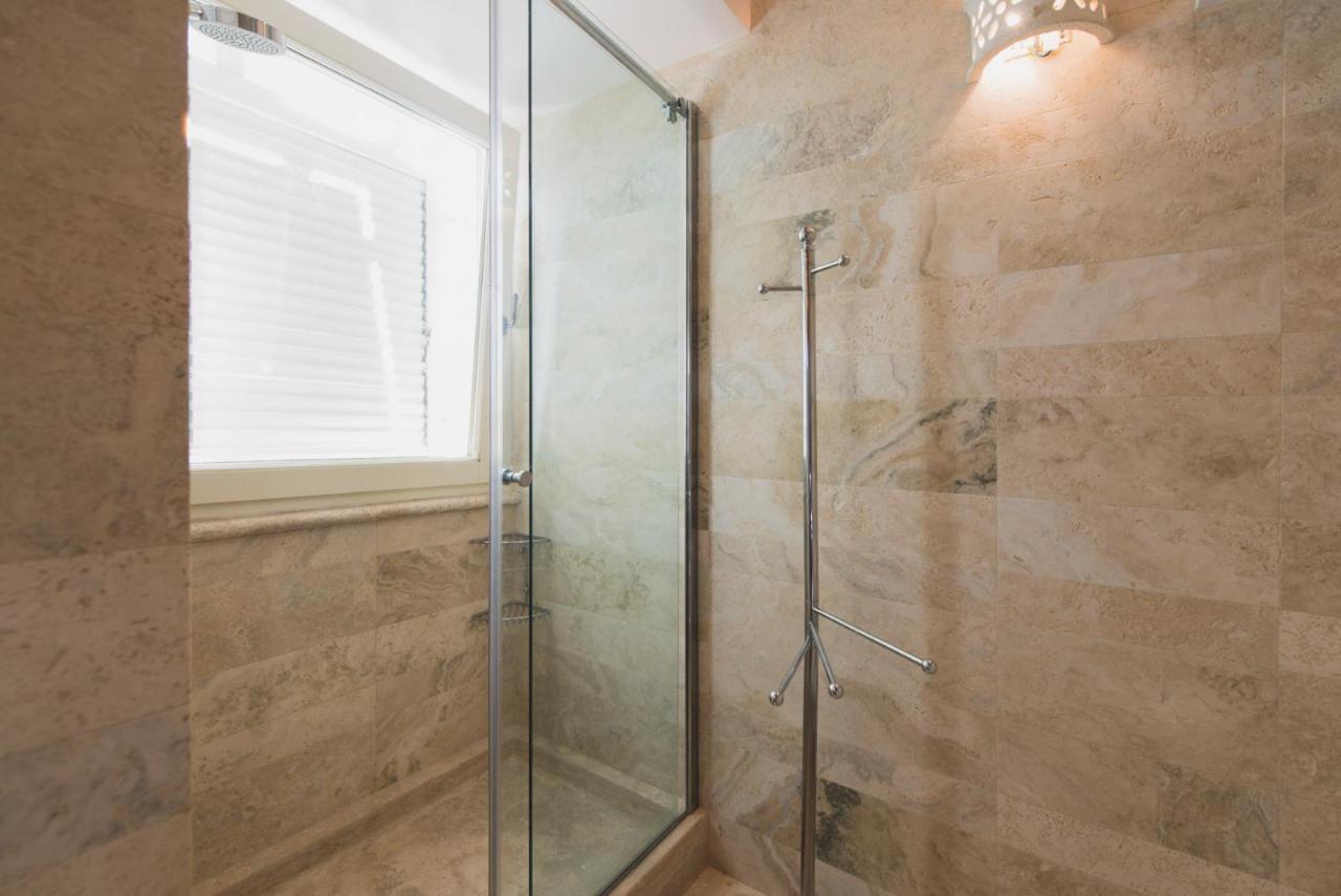 Villa Lilla Sulla Spiaggia Di San Vincenzo Luxury מראה חיצוני תמונה